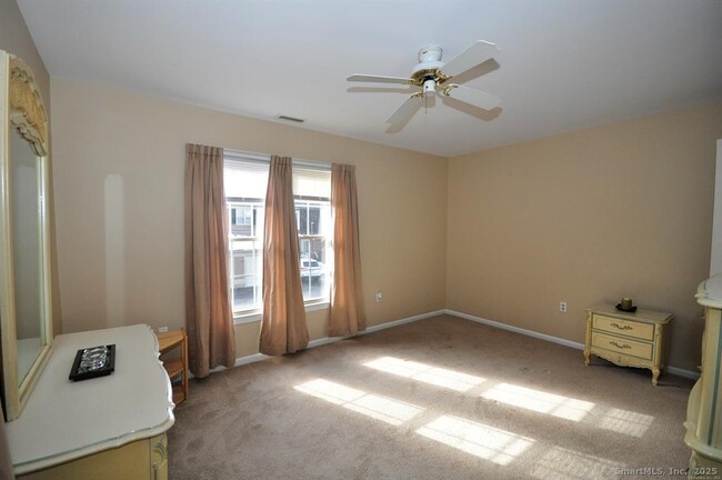Building Photo - 37 Newberry Ln