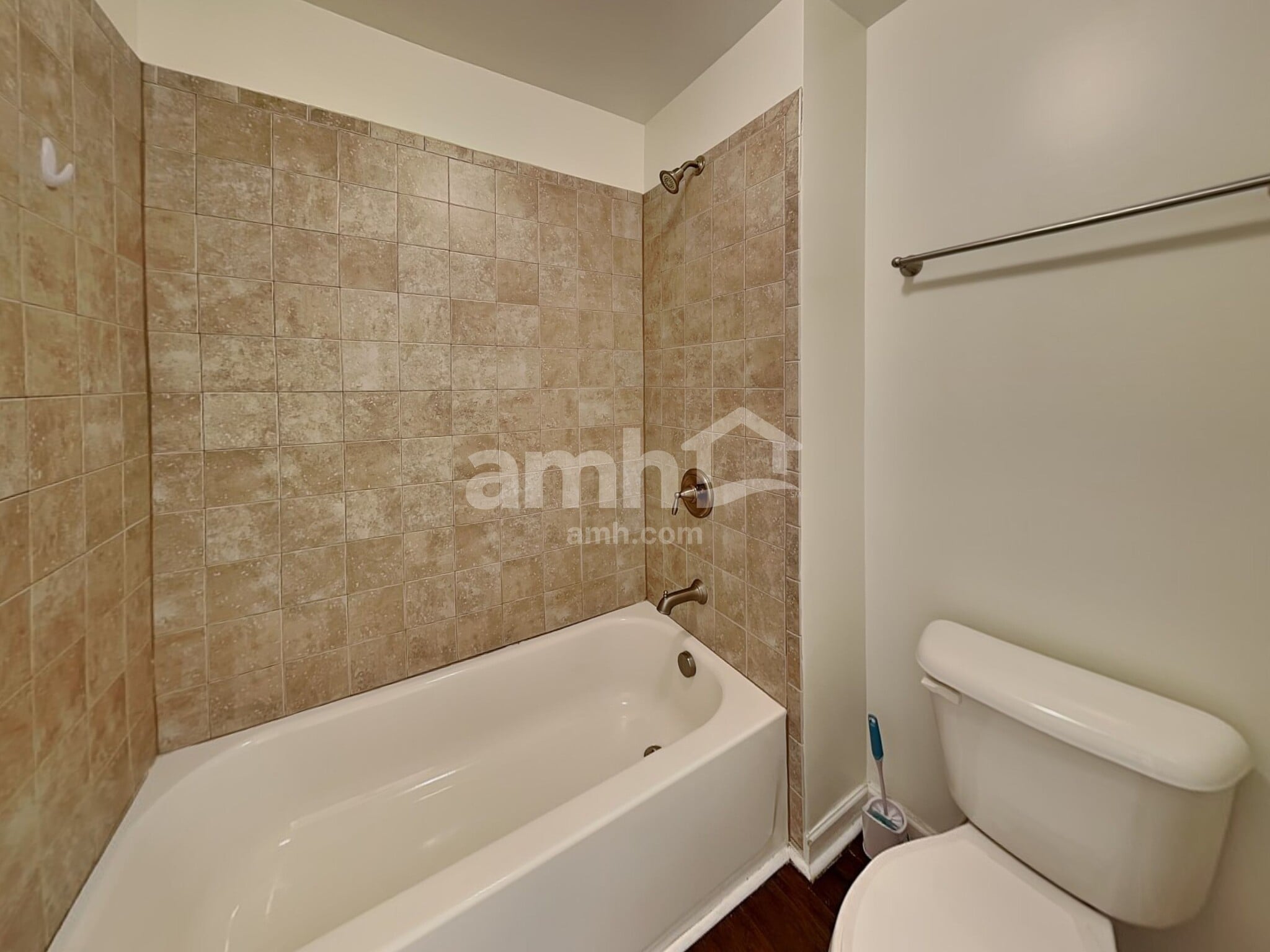 Building Photo - 1522 Balvaird Dr SE