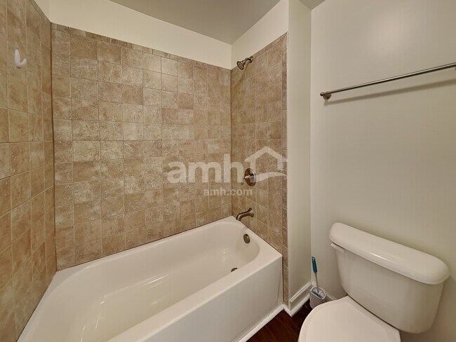 Building Photo - 1522 Balvaird Dr SE