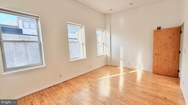 Building Photo - 136 N 3rd St