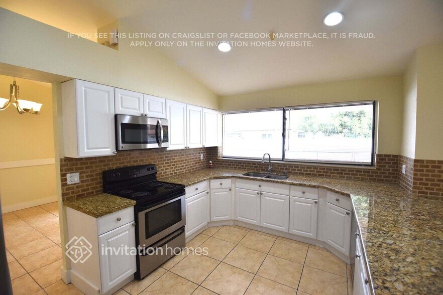 Building Photo - 16501 NW 84th Ct