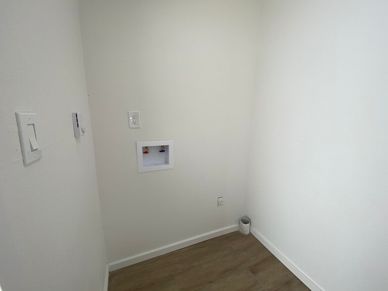 Building Photo - 15 110th Avenue Ct E