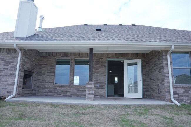 Building Photo - 5216 Bing Cir