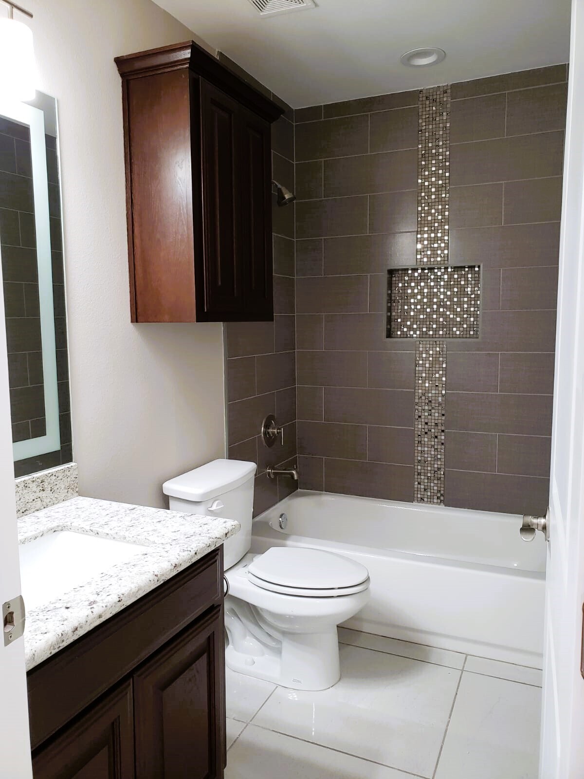 Guest/Private Full Bath - 623 Cathedral Hill