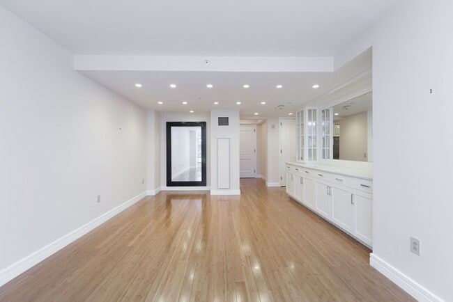 Building Photo - 3 Avery St