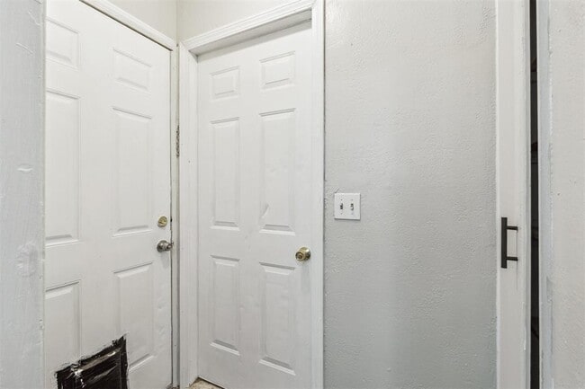 Building Photo - 306 W Mimosa Dr