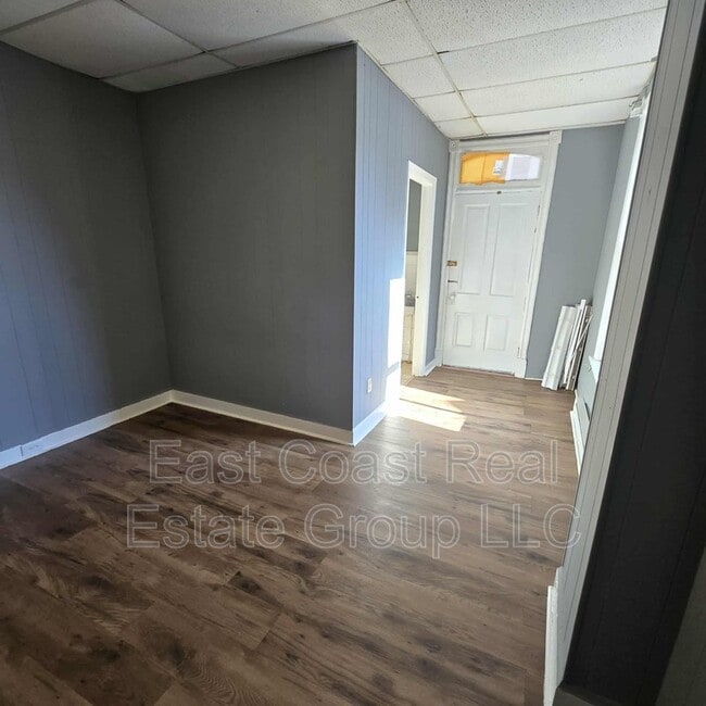 Building Photo - 5 E Lee St