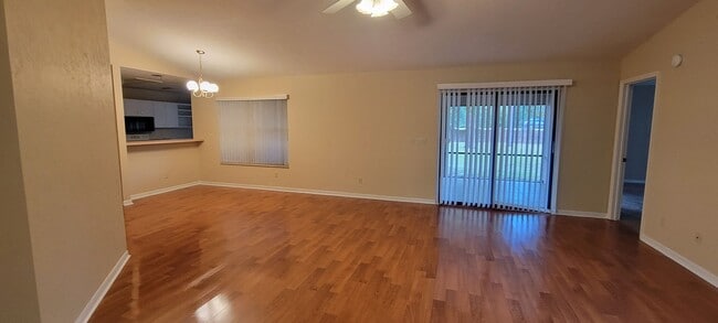 Building Photo - 3/2: Enjoy this nice spacious home in Sunrise.