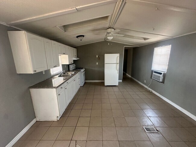 Building Photo - 3 Bedroom 2 Bathroom Mobile/Manufactured Home!!!!