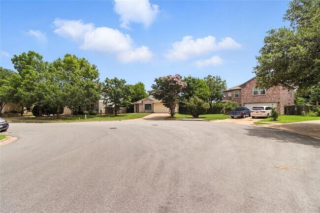 Building Photo - 2402 Glen Field Dr
