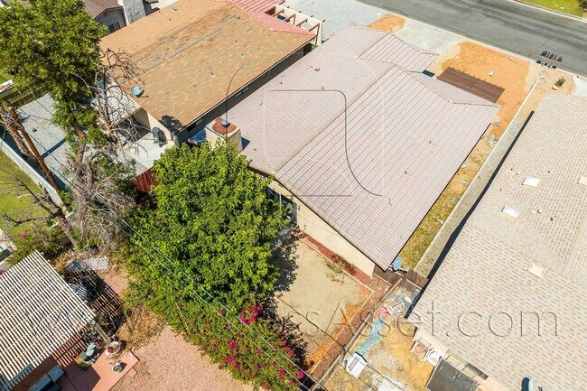 Building Photo - 52585 Avenida Velasco