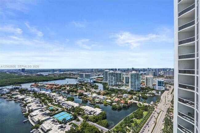 Building Photo - 16001 Collins Ave