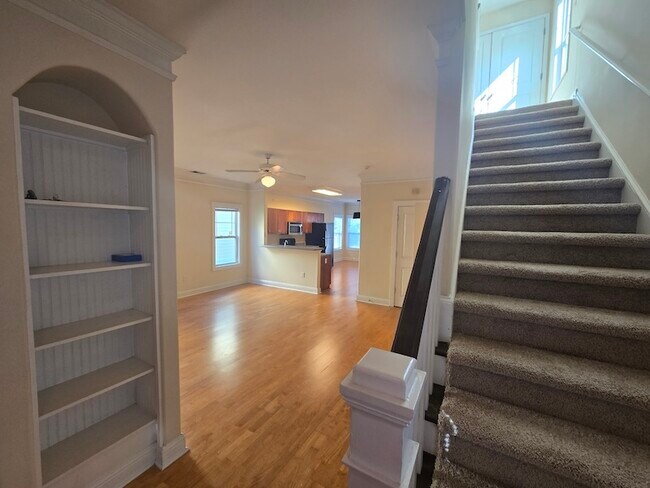 Building Photo - 165 Artisan Pl