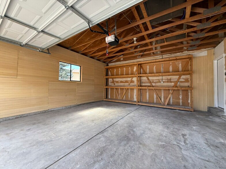 Building Photo - 243 Vance St