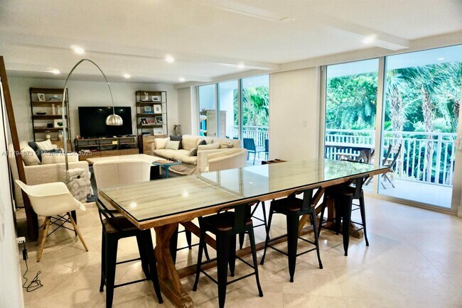 Building Photo - 605 Ocean Dr