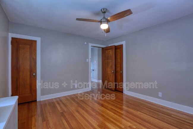 Building Photo - 544 James St