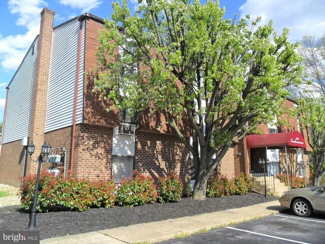 Primary Photo - 610 W 11th St