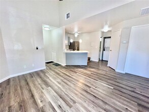 Building Photo - 480 Elm Dr