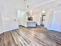 Building Photo - 480 Elm Dr