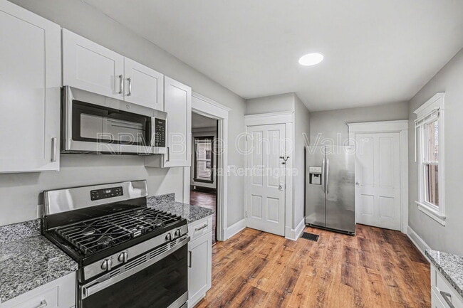 Building Photo - 2009 Linden Ave