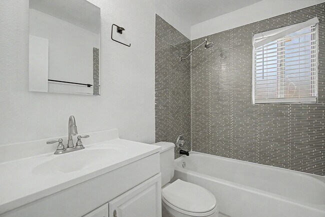 Building Photo - *** Two bedroom home with yard ***