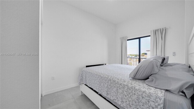 Building Photo - 417 NW 13 Ct