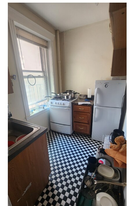 Building Photo - 382 Riverway St