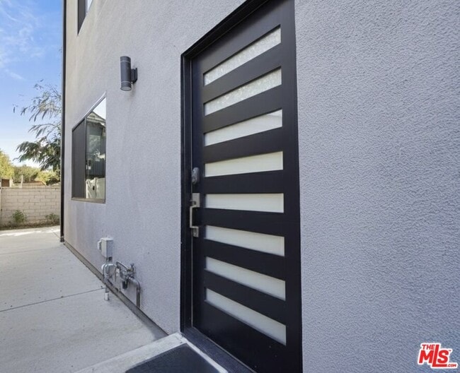 Building Photo - 5149 Fulton Ave