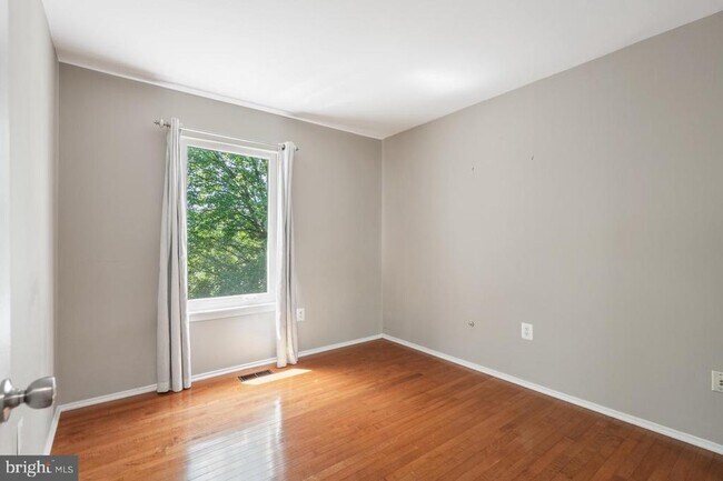 Building Photo - 2983 Borge St