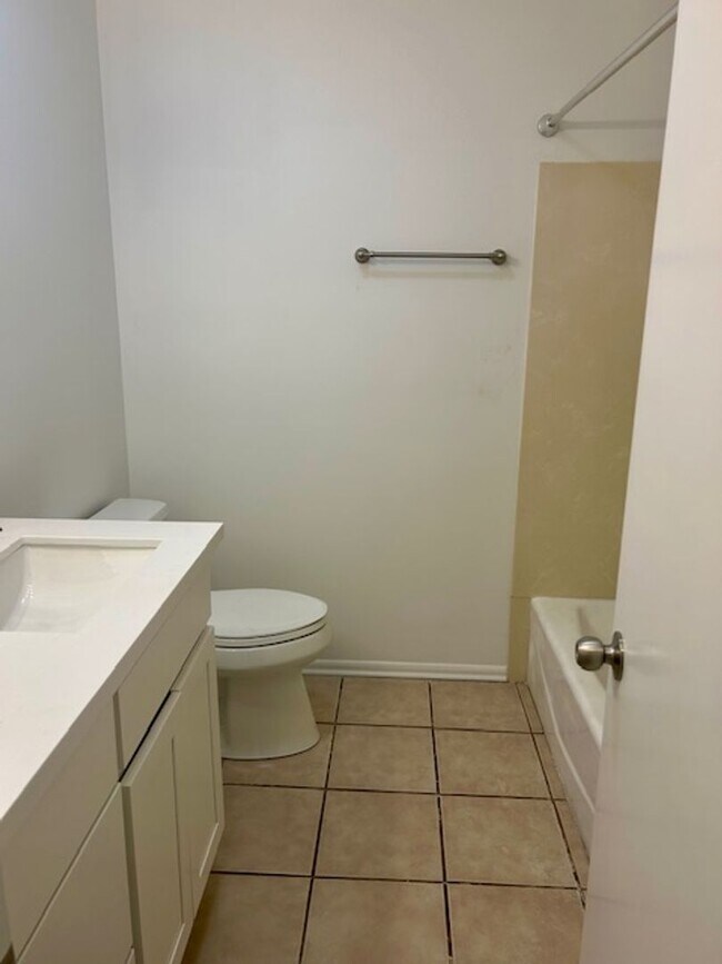 Building Photo - Newly renovated 3/2 home located in River Forest Covington