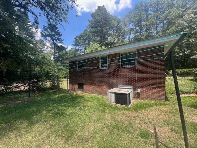 Building Photo - 5519 Higgins ~ Bonnie Doone