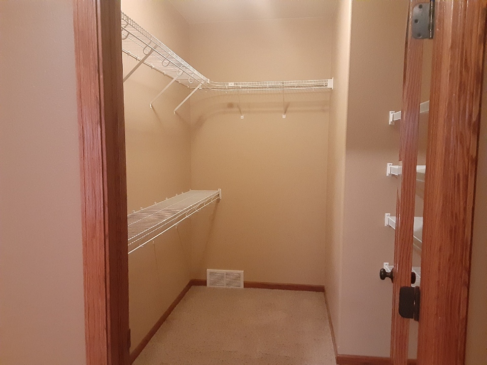 Building Photo - 958 Parkland Dr