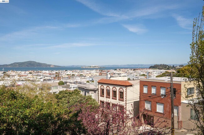 Building Photo - 3033 Divisadero St