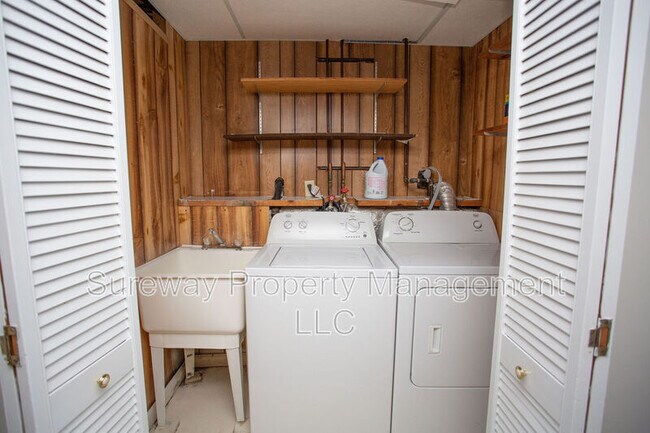 Building Photo - 57 Lady Diana Cir
