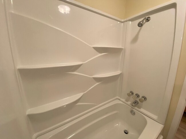 Building Photo - 2BR 1.5BA single story condo located near WKU!