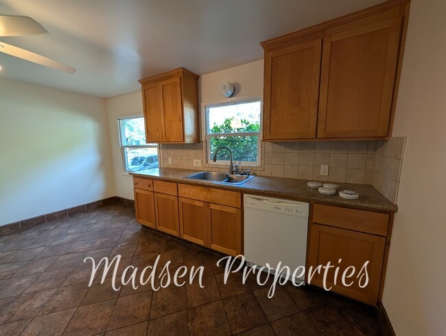 Building Photo - 1223 Arcadian Ave