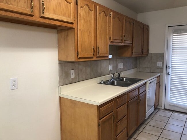 Building Photo - 3703 Eagle Crest Dr