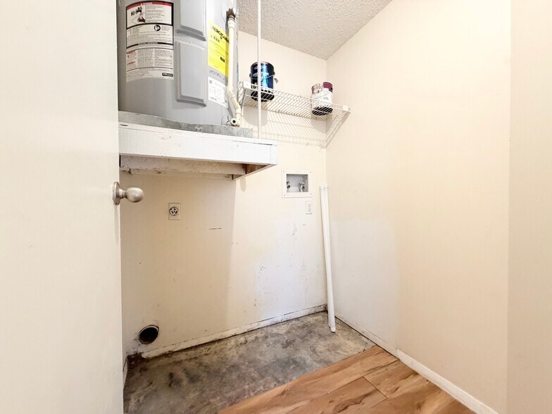 Building Photo - 129 Camphor Cir