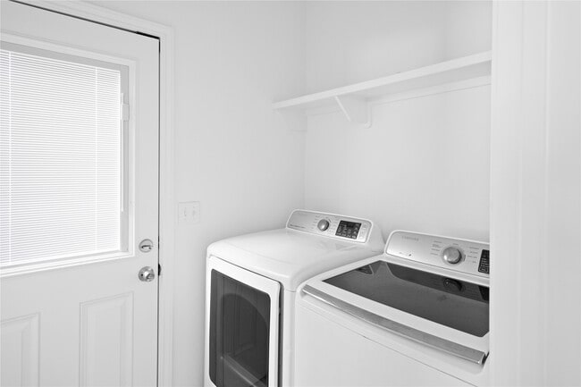 Building Photo - 16894 Balmoral St