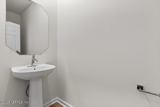 Building Photo - 125 Beach Palm Ct