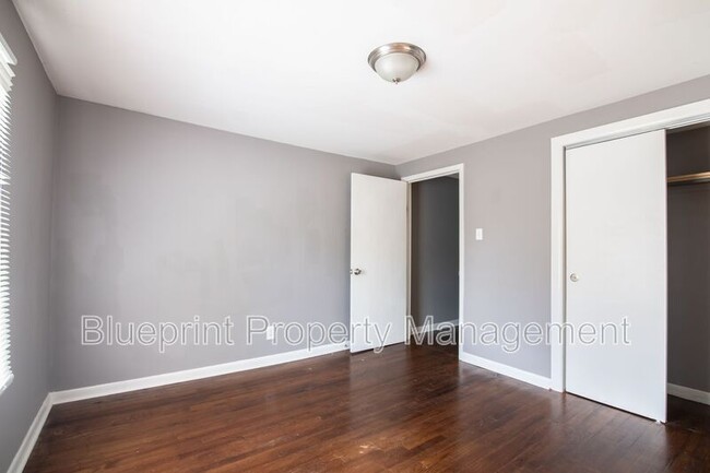 Building Photo - 2242 3rd Ave S