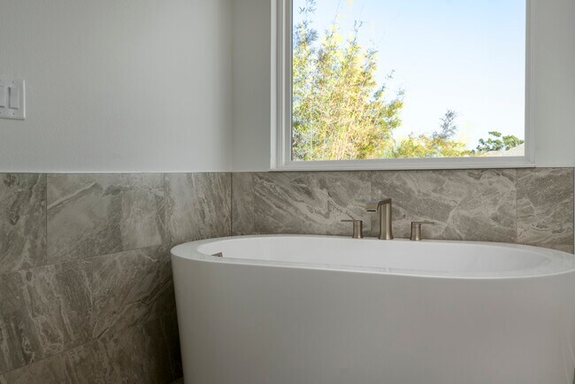 Building Photo - 318 Rafael Blvd NE