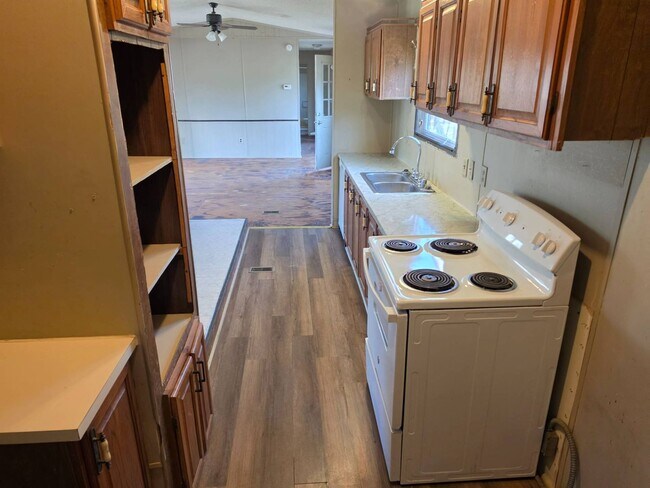 Building Photo - 231 Melody Ln