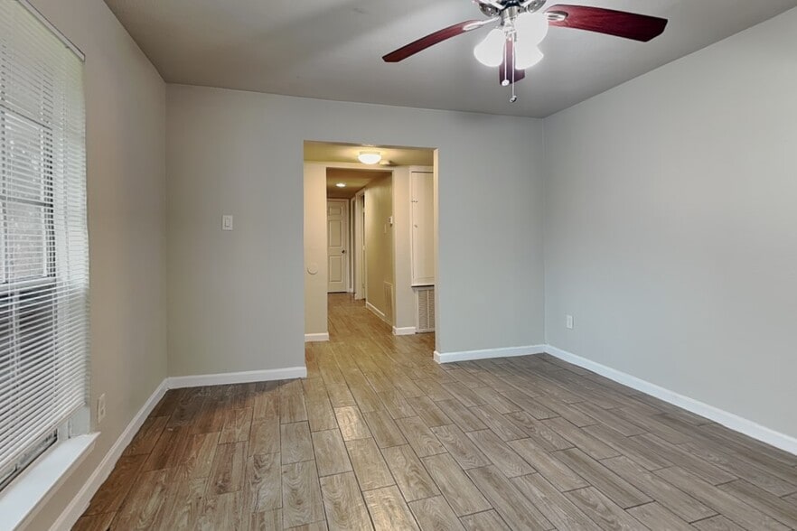 Building Photo - 4523 Bayou Vista Dr