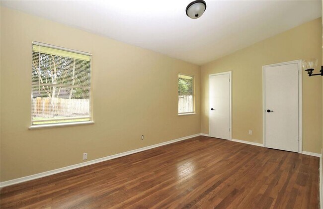 Building Photo - 5614 Fontenelle Dr
