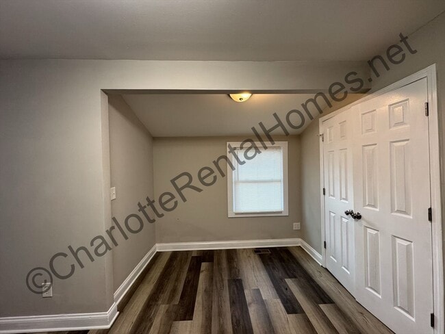 Building Photo - Nice updated ranch home