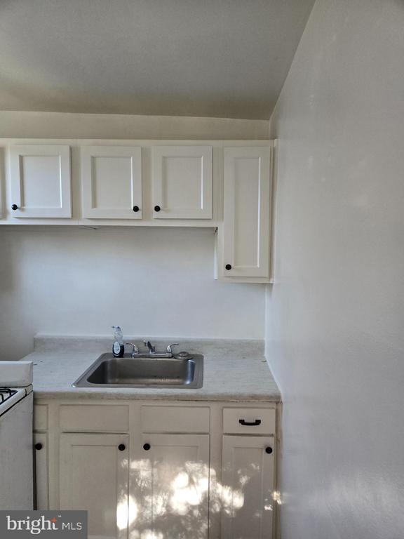 Building Photo - 7011 Fieldcrest Rd