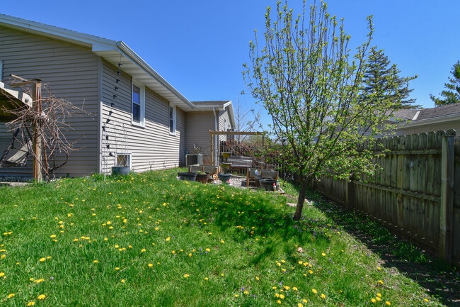 Building Photo - 981 Hillcrest Heights