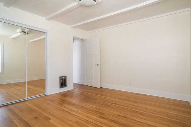 Building Photo - 3-Bedroom 2 Bath Classic Cape Cod House  (...