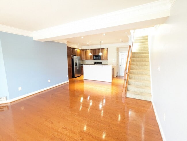 Building Photo - Two level condo in URBANA School District ...